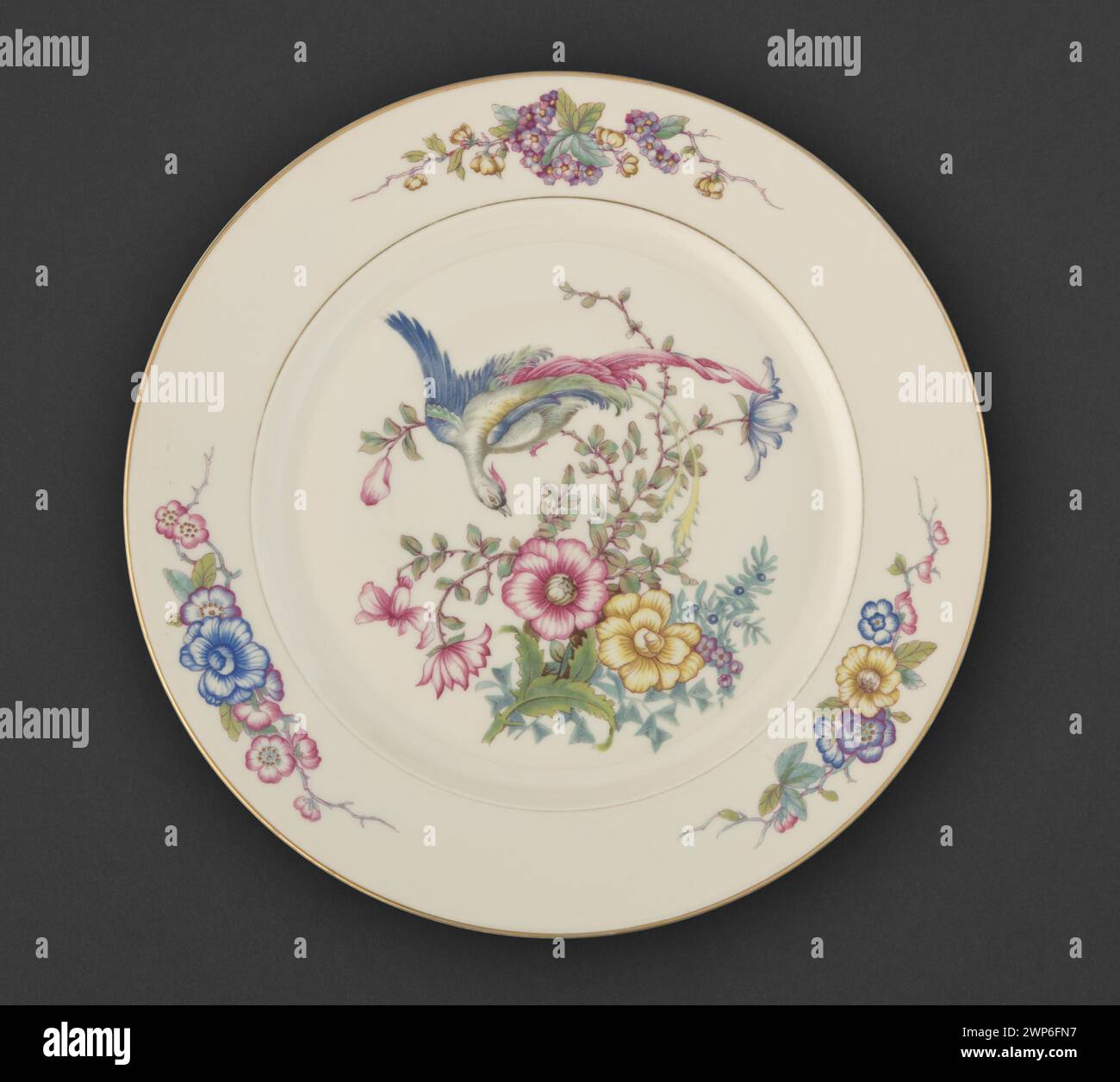 Piastra in porcellana Rosenthal di Selb, 1925-1941, con forma circolare, superficie liscia e segni di identificazione di fabbrica. Foto Stock