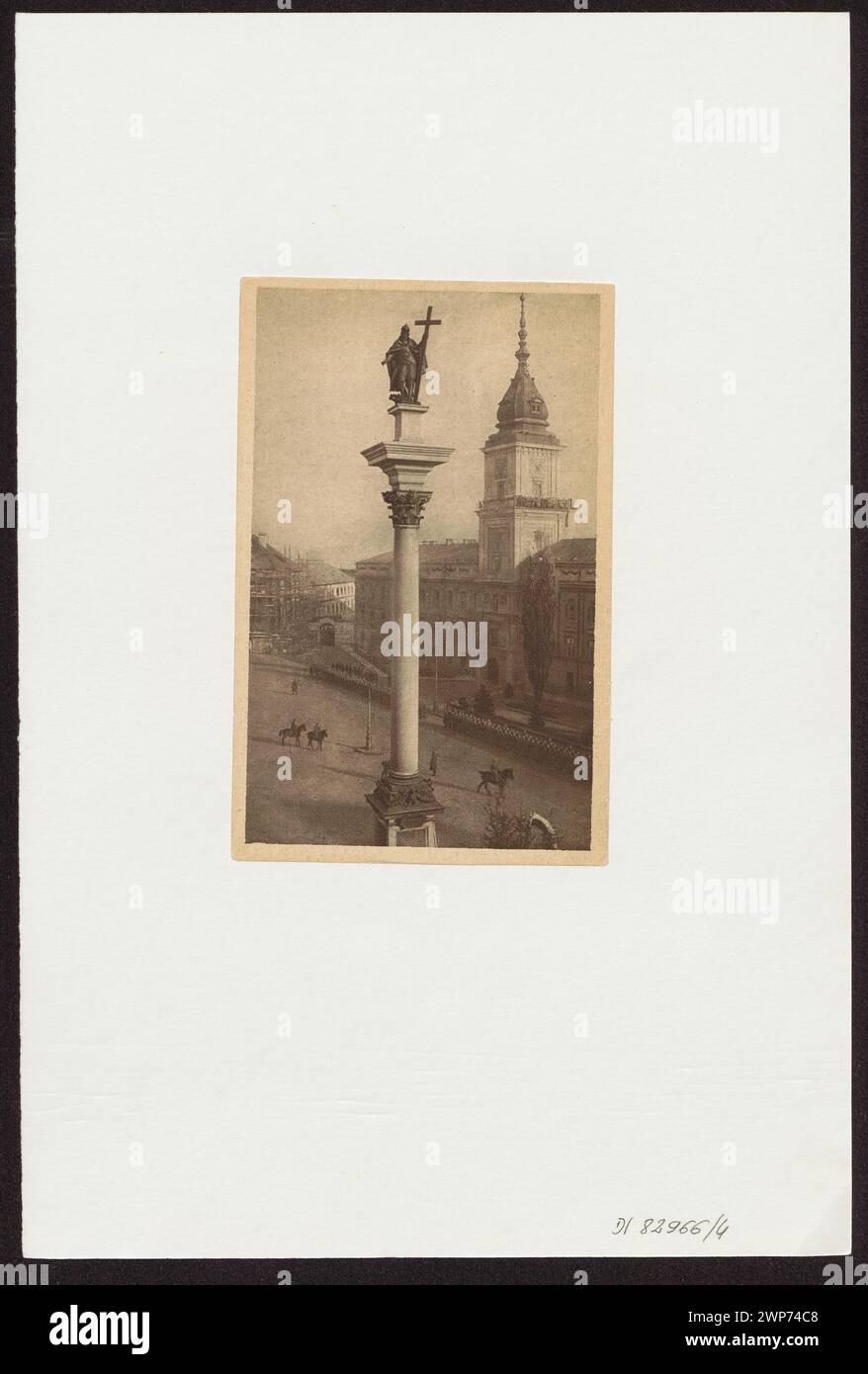 Stampa in rotocalco della Piazza del Castello di Varsavia di Jan Bu Hak (1876-1950) e della società polacca di Ruch Kolejowe, creata intorno al 1930 su carta e cartone, dimensioni 9x14 cm. Foto Stock Stampa in rotocalco della Piazza del Castello di Varsavia di Jan Bu Hak (1876-1950) e della società polacca di Ruch Kolejowe, creata intorno al 1930 su carta e cartone, dimensioni 9x14 cm. Foto Stock
