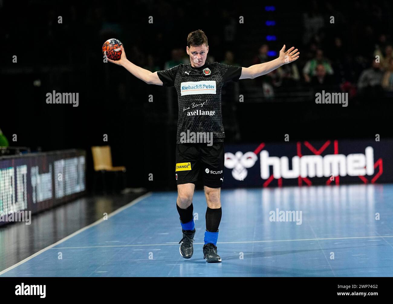 Max puzza di Halle, Berlino, Germania. 5 marzo 2024. Hans Lindberg (Fuchse Berlin) guarda durante una partita di Handball EHF European League, Fuchse Berlin vs CSM Constanta, a Max Smelling Halle, Berlino, Germania. Ulrik Pedersen/CSM/Alamy Live News Foto Stock