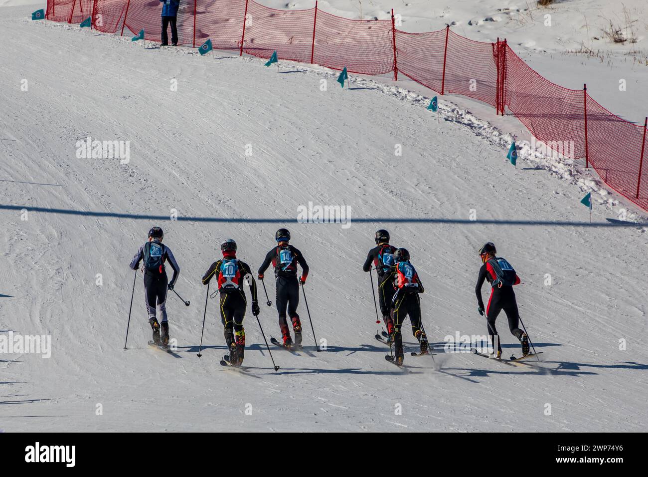 I Campionati asiatici della Federazione Internazionale di Sci Alpinismo (ISMF) del 2024 prendono il via a Jilin City, nella provincia di Jilin, nella Cina nord-orientale, il 3 marzo 20 Foto Stock