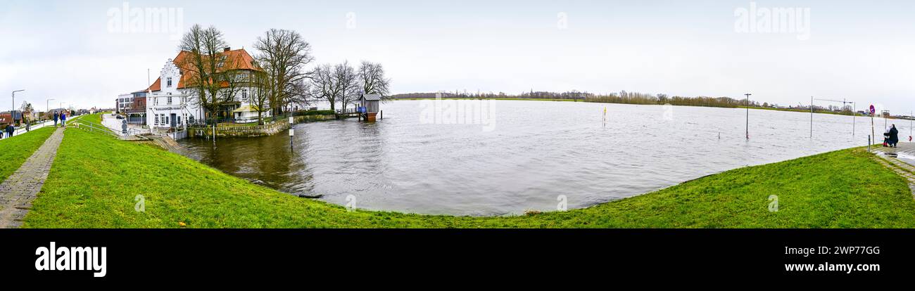 Zollenspieker Fährhaus an der Elbe in Hamburg-Kirchwerder bei Sturmflut durch Sturmtief Zoltan, Hamburg, Deutschland, Europa Foto Stock