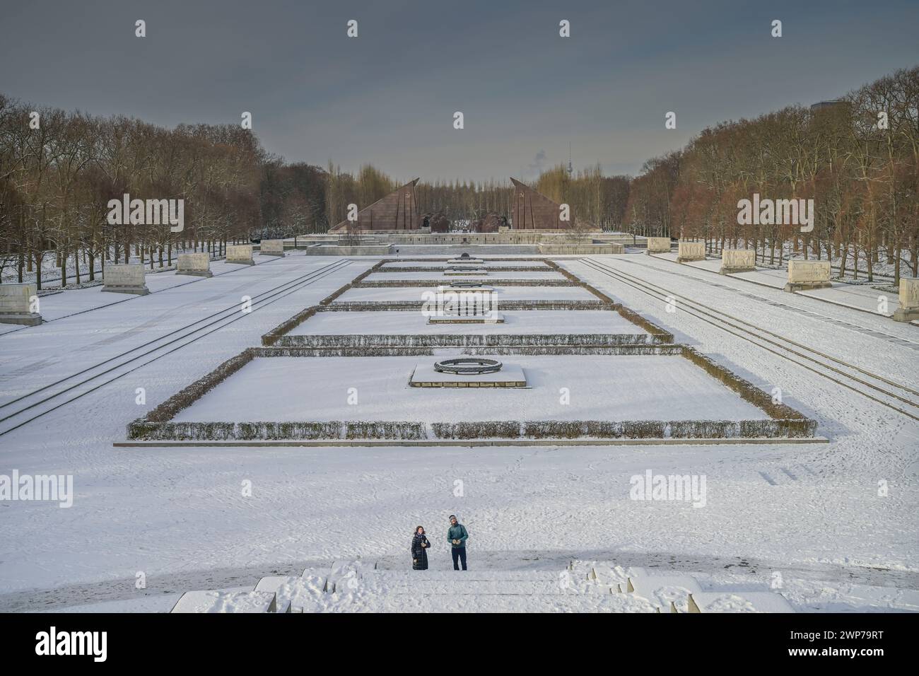 Sowjetisches Ehrenmal, Winter, Treptower Park, Treptow, Treptow-Köpenick, Berlino, Deutschland Foto Stock