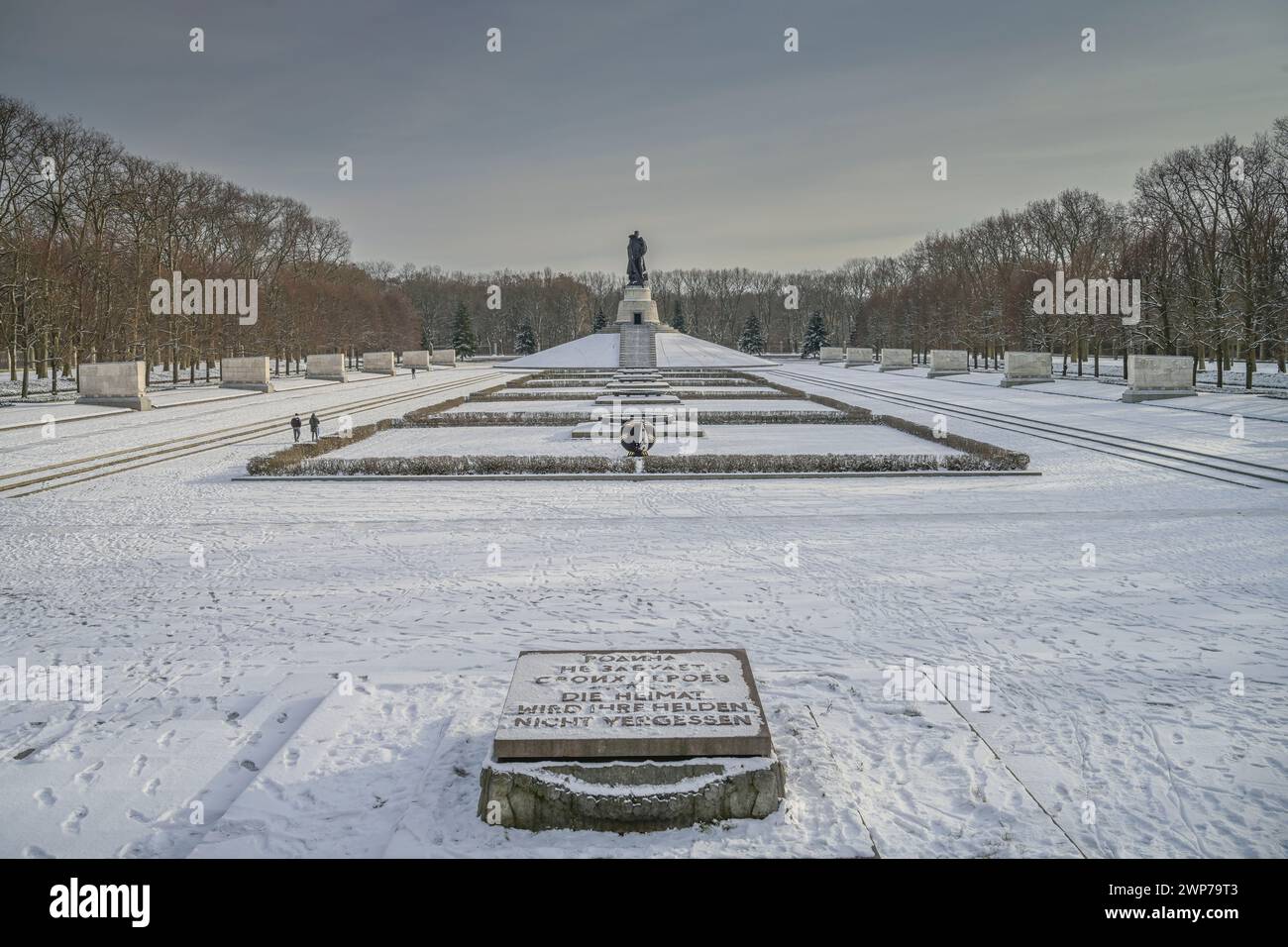 Sowjetisches Ehrenmal, Winter, Treptower Park, Treptow, Treptow-Köpenick, Berlino, Deutschland Foto Stock