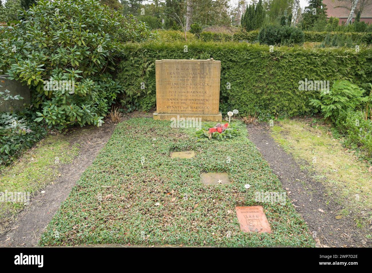 Ernst von Harnack und Familie, Ehrengrab, Friedhof Zehlendorf, Onkel-Tom-Straße, Zehlendorf, Berlino, Deutschland Foto Stock