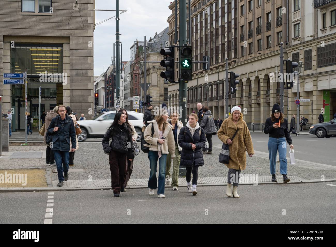 Fussgänger, Ampel, Überweg, Friedrichstraße, Mitte, Berlino, Germania Foto Stock