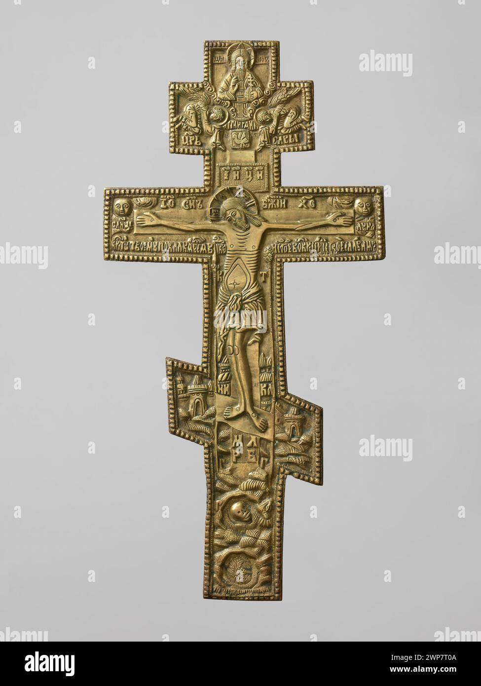 Raffigurazione ottocentesca della Crocifissione di Cristo su croce, prodotta da un laboratorio sconosciuto con tecniche tradizionali. Foto Stock