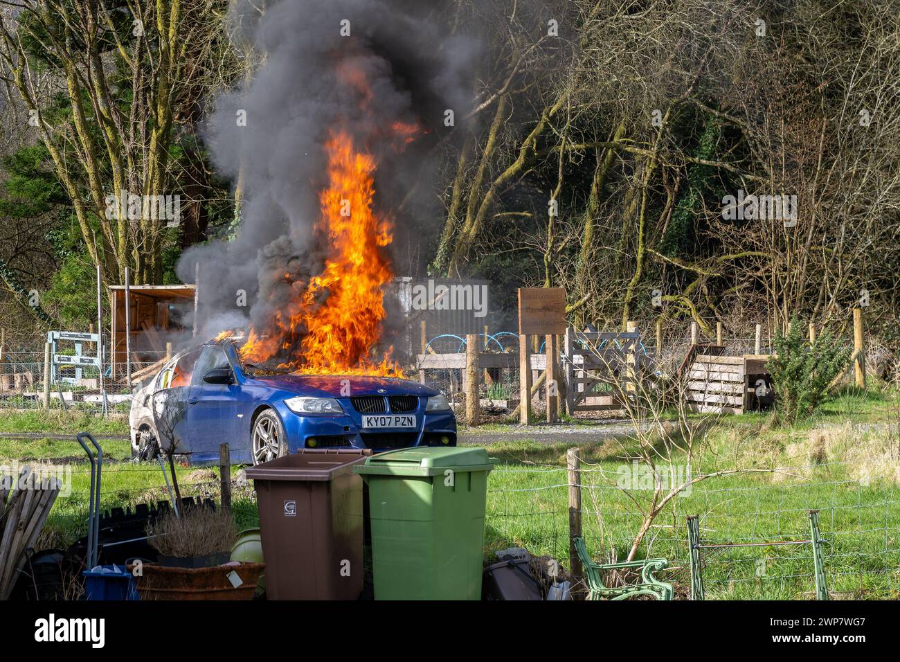 Auto in fiamme Foto Stock