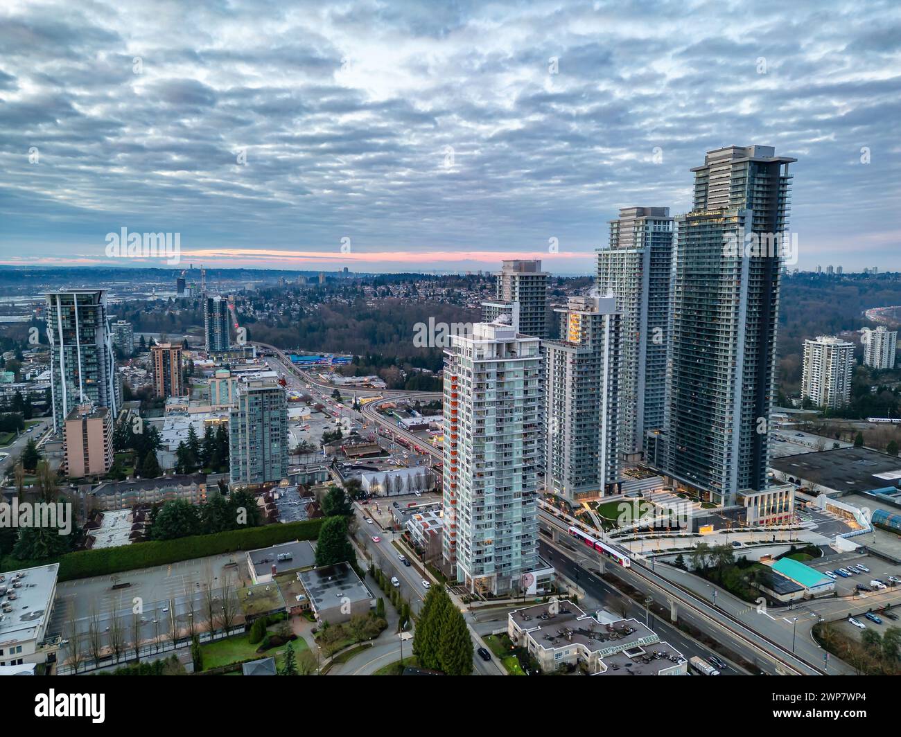 Alti edifici a Moder City. Coquitlam, Vancouver, British Columbia, Canada. Paesaggio urbano Foto Stock