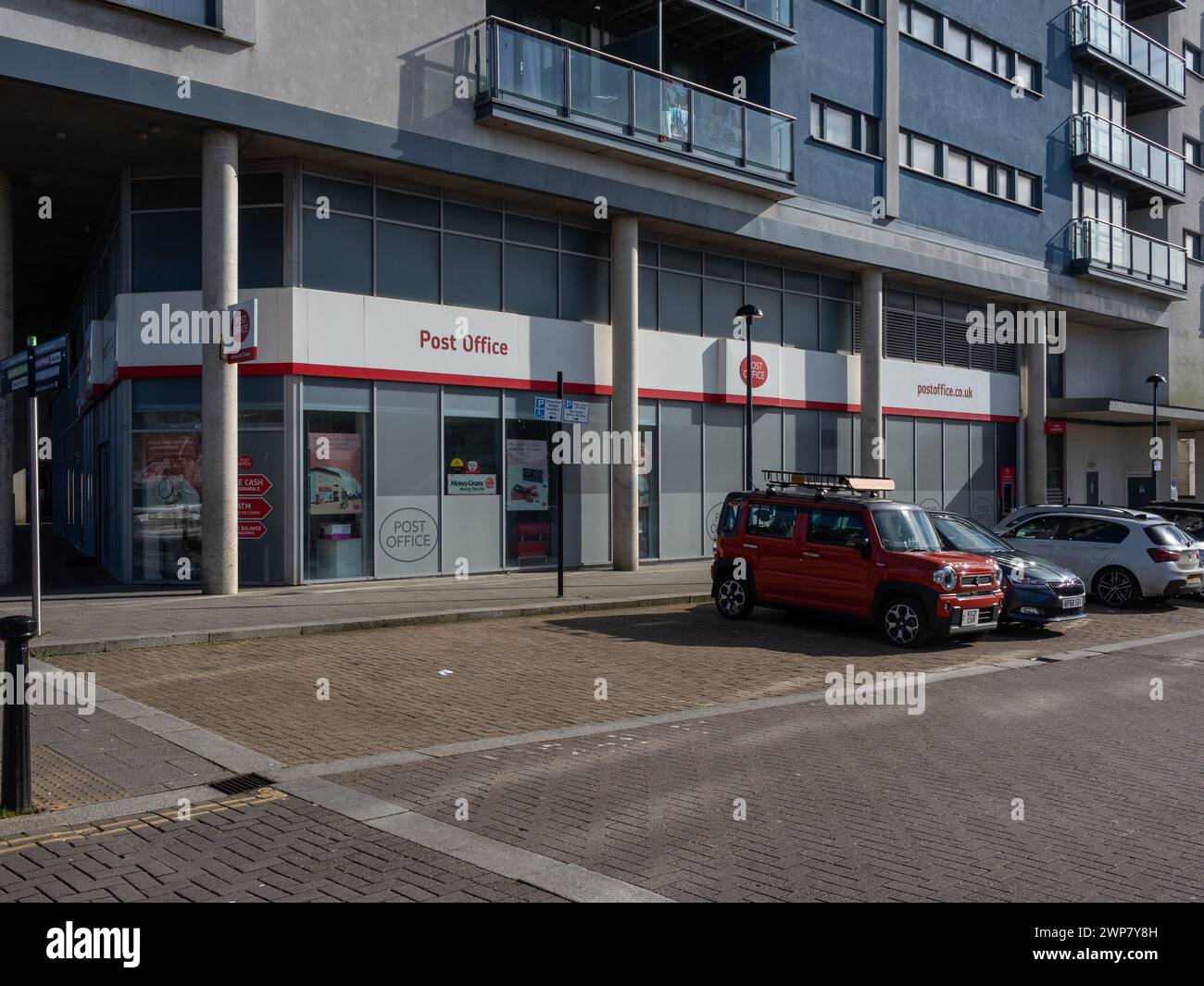 Esterno di un ufficio postale principale nella 12th Street area di Milton Keynes, Regno Unito Foto Stock