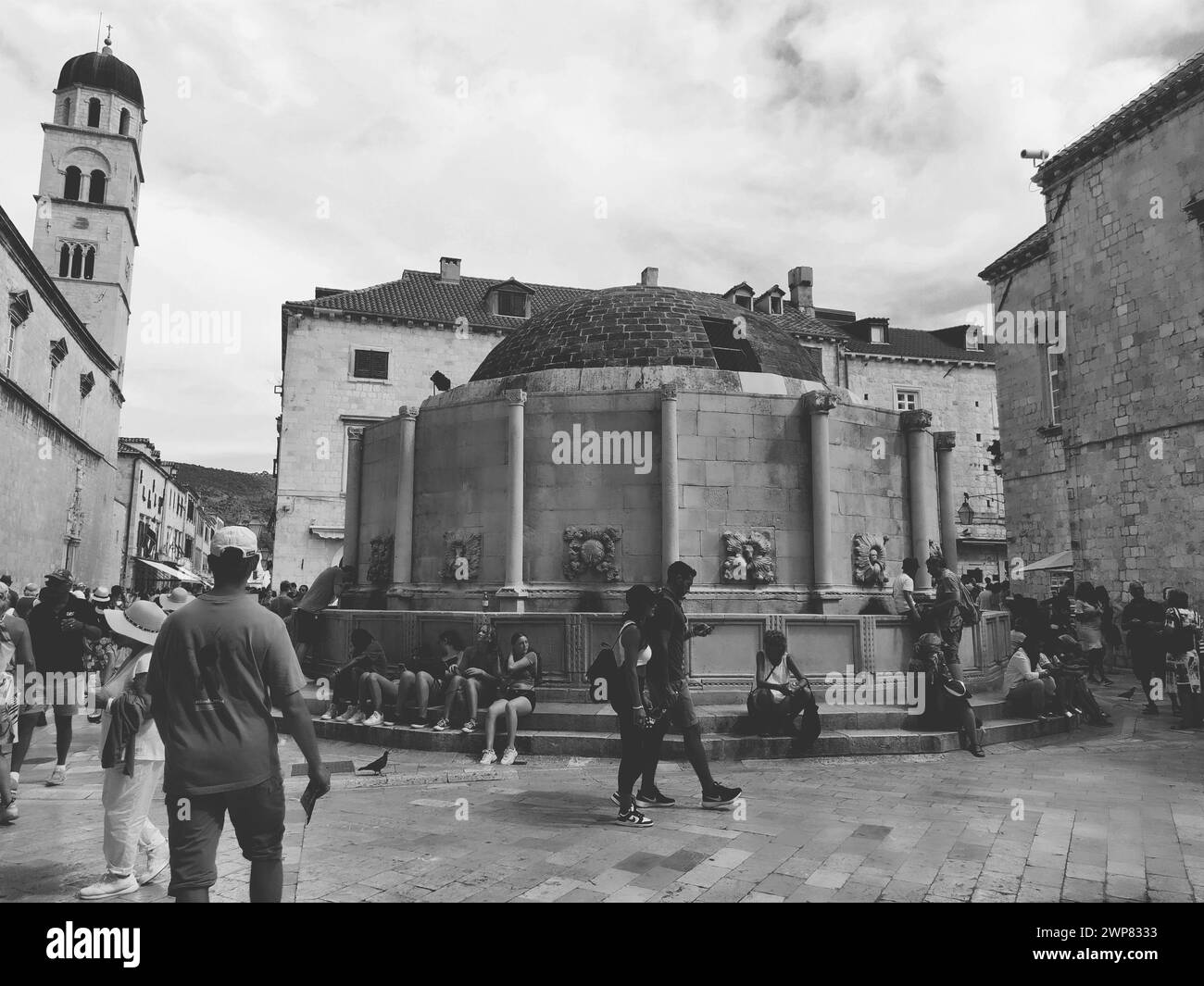 Grande Fontana di Onofrio, Velika Onofrijeva chesma, Dubrovnik, Croazia. Approvvigionamento idrico stabilito durante il periodo Quattrocento. Numerose multinazionali Foto Stock