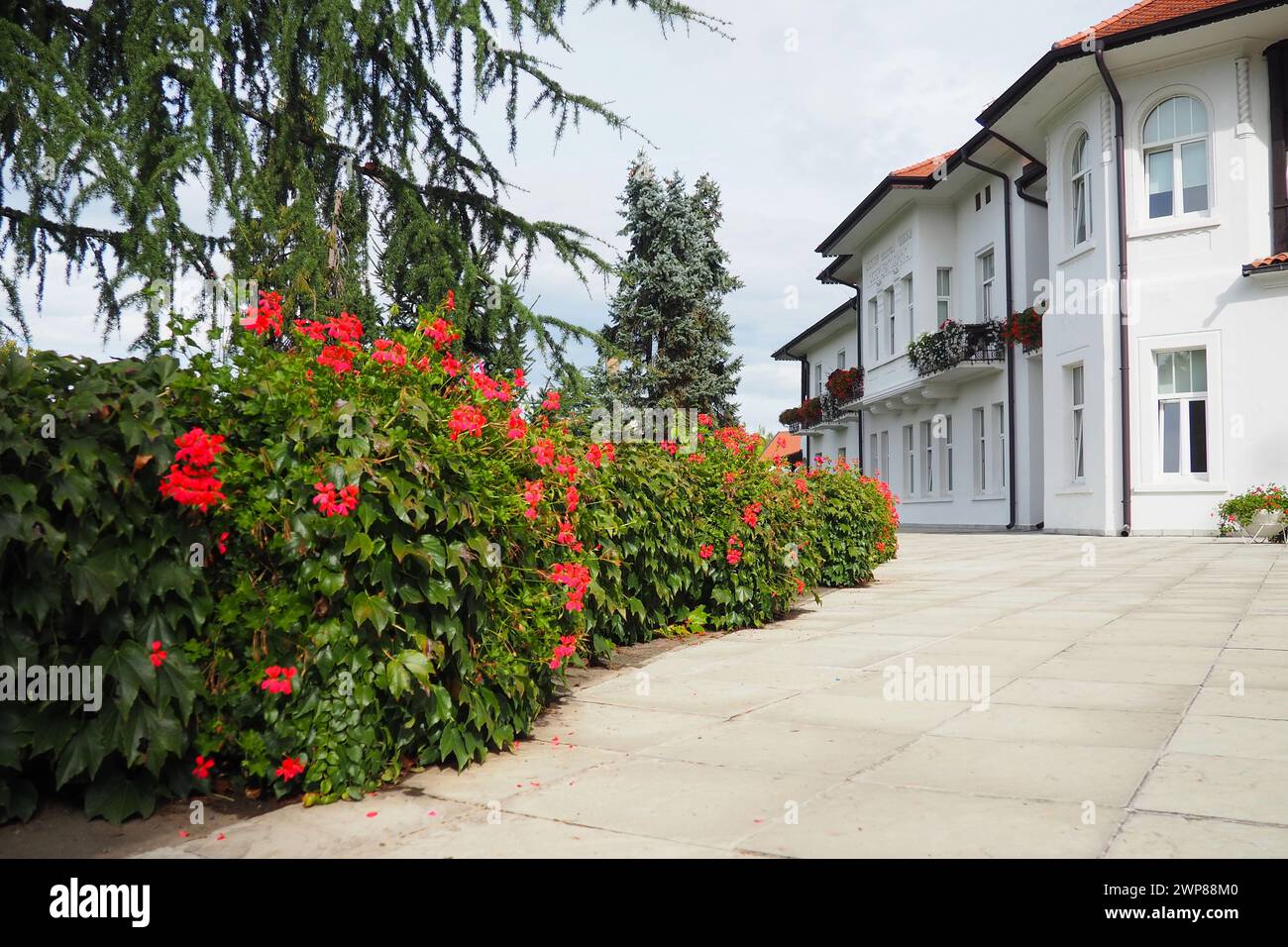 Banja Koviljaca, Serbia, Guchevo, Loznica, settembre 30 2022 Centro di riabilitazione con acque minerali di zolfo e ferro. Villa Erzegovina. Ristrutturato Foto Stock