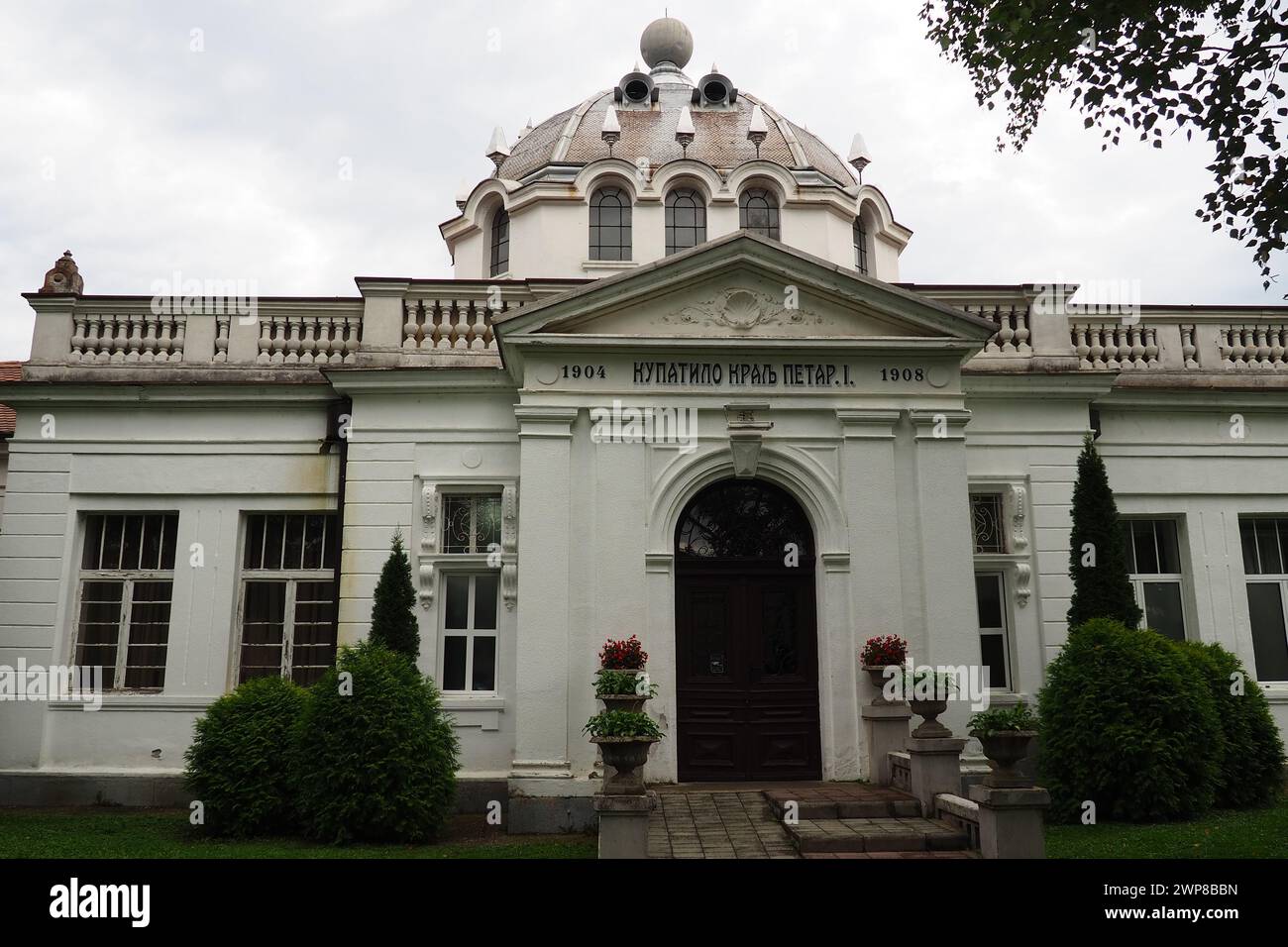 Banja Koviljaca, Serbia, Guchevo, Loznica, settembre 30, 2022. centro di riabilitazione con acque minerali di zolfo e ferro. Piscine e camere per zolfo Foto Stock