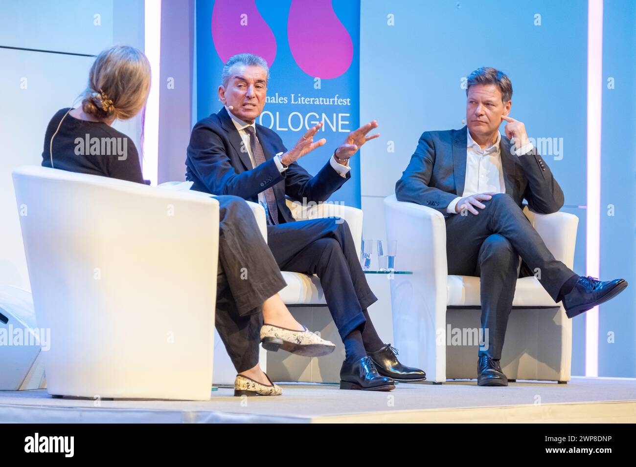 Michel Friedman, avvocato, filosofo, pubblicista e presentatore, e Robert Habeck, ministro federale dell'economia e della protezione del clima Foto Stock