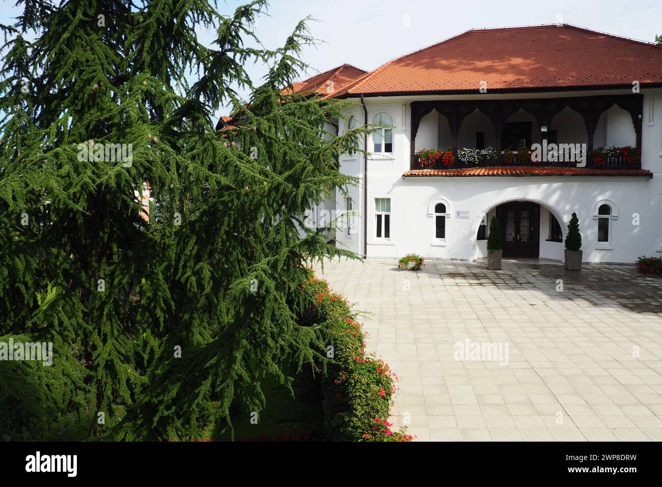 Banja Koviljaca, Serbia, Guchevo, Loznica, settembre 30 2022 Centro di riabilitazione con acque minerali di zolfo e ferro. Villa Erzegovina. Ristrutturato Foto Stock