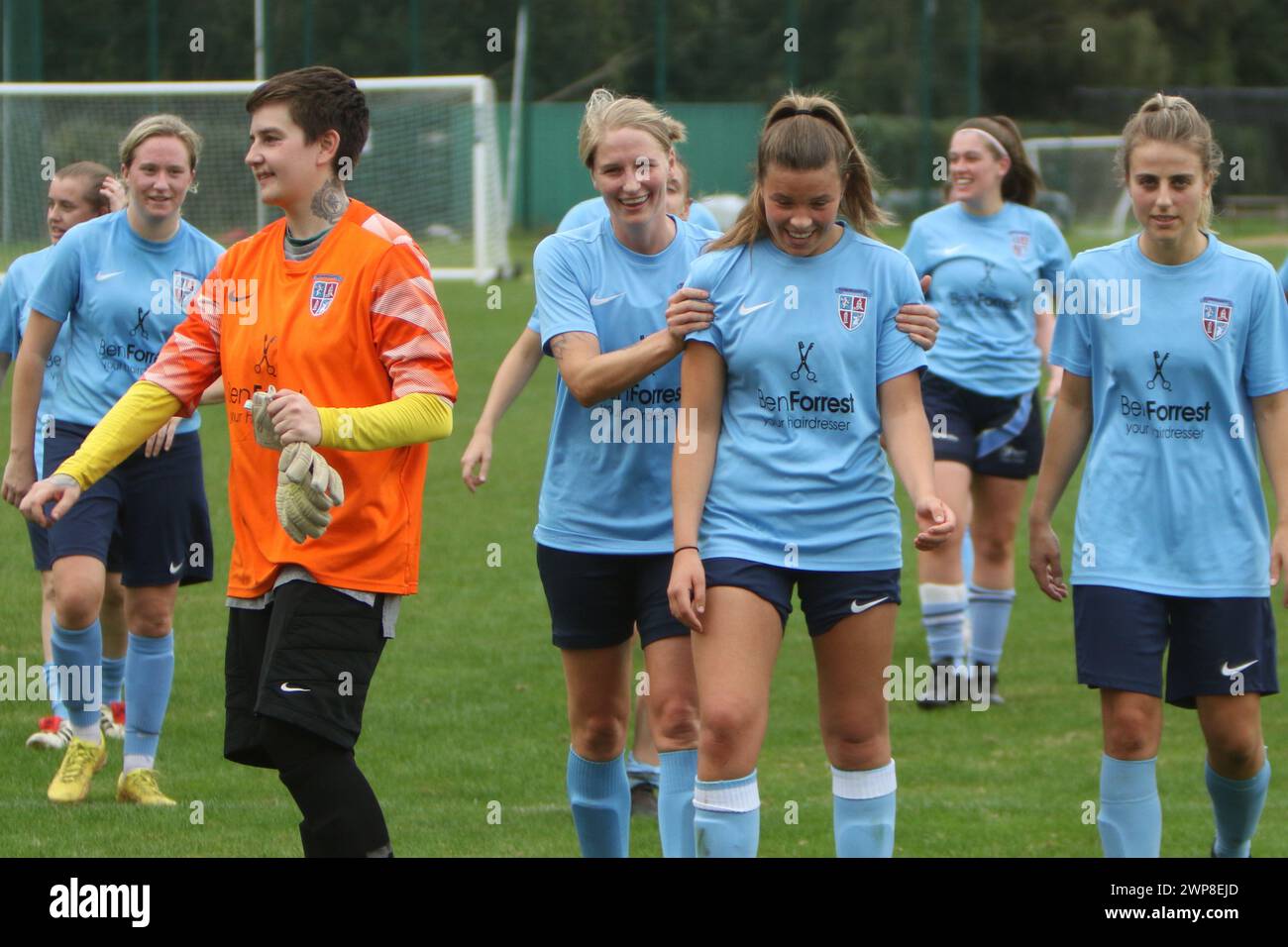 Richmond & Kew celebrano la vittoria Richmond and Kew Women's FC contro Richmond Park Women's FC fa Cup 1 ottobre 2023 Foto Stock