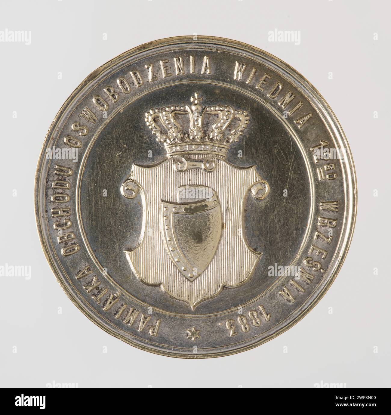Questa medaglia del 1883 di Wacław G. Owacki commemora il 200° anniversario del rilievo viennese, raffigurando immagini e iscrizioni storiche rilevanti. Riflette l'arte medagliata del XIX secolo. Foto Stock