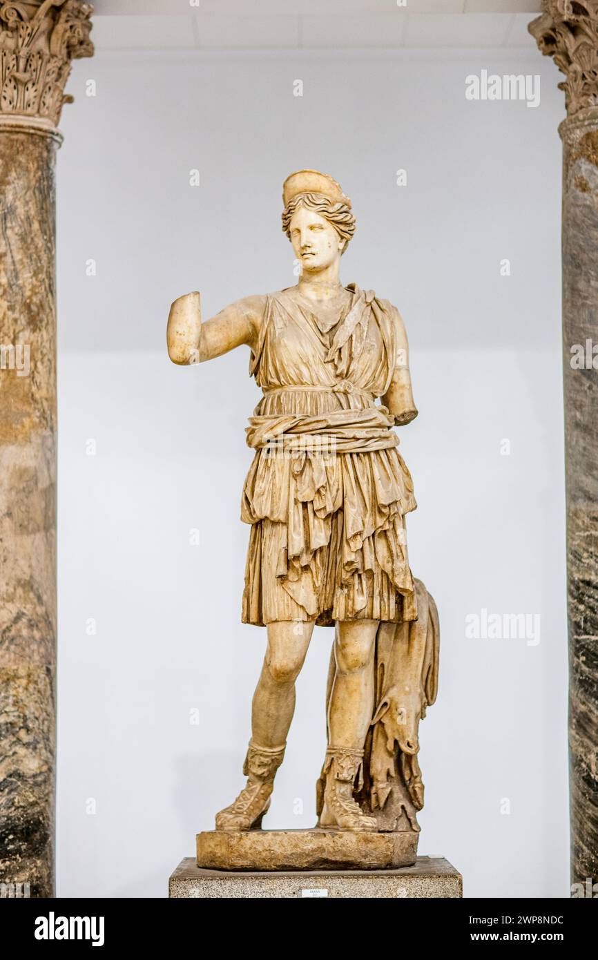 Statua romana di Diana del II secolo esposta nel Museo Archeologico di Siviglia. Foto Stock