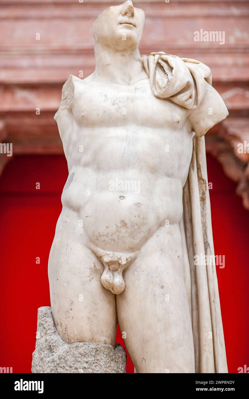 Statua dell'imperatore Traiano eroizzato, esposta nel Museo Archeologico di Sevilles. Foto Stock