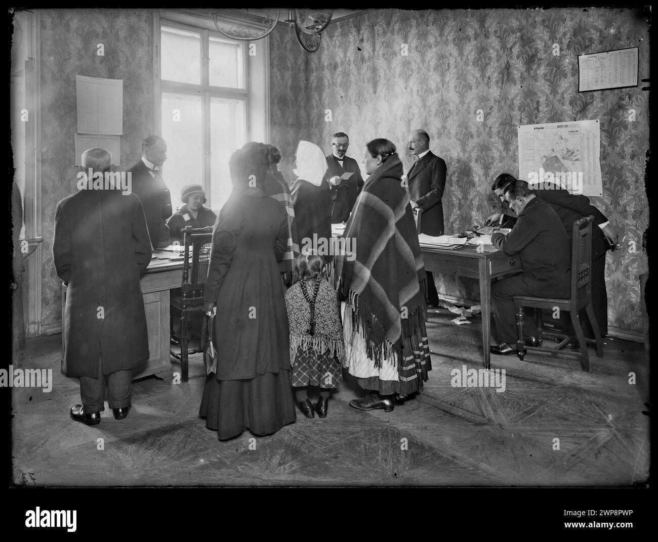 Fotografia dell'ufficio del Comitato dei cittadini per il Distretto i al 69 di Krakowskie Przedmieście a Varsavia, scattata nel 1915. Foto Stock