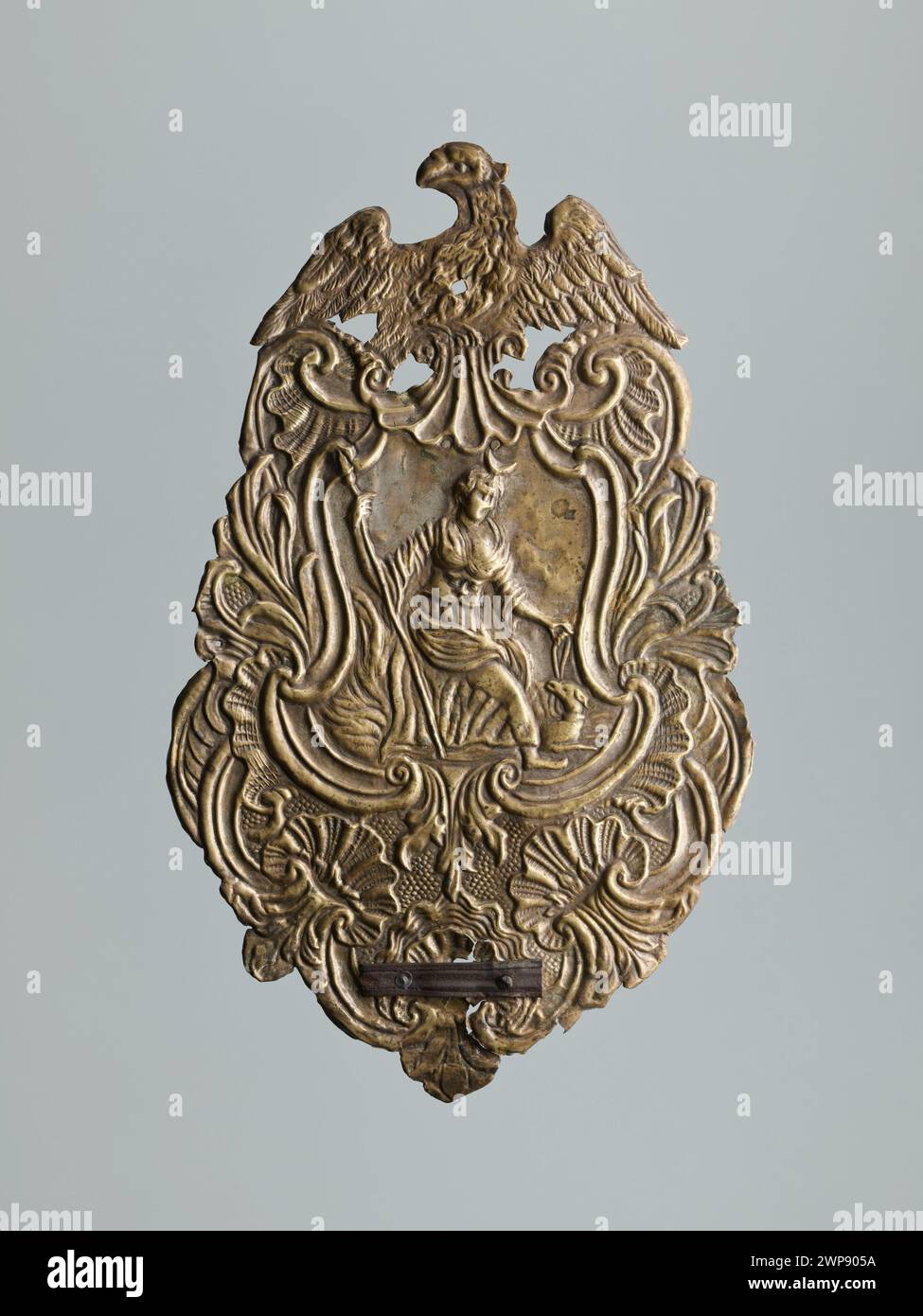 Un faro della metà del XVIII secolo per un candelabro, realizzato in metallo, progettato per mettere a fuoco e dirigere la luce dalla candela. Foto Stock