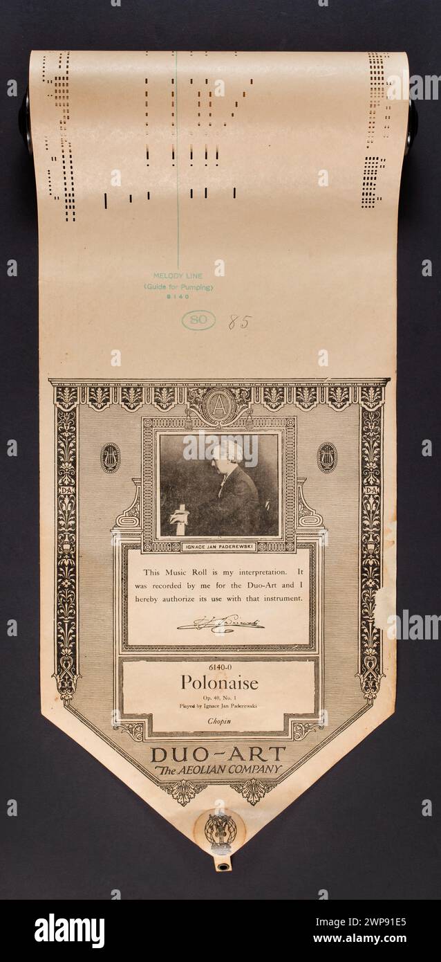 Questo pianoforte in una cassa di cartone, prodotto dalla Eolian Company tra il 1913 e il 1925, contiene una registrazione della Polonaise Op.40 No.1 di Chopin eseguita da I.J. Paderewski, che rappresenta la tecnologia di riproduzione musicale dei primi anni del XX secolo. Foto Stock