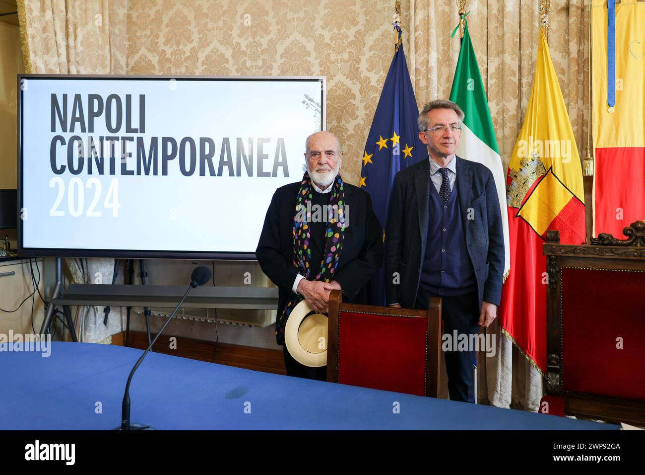 INAUGURATA LA NUOVA VERSIONE DELLA VENERE DEGLI STRACCI SITUATA IN PIAZZA MUNICIPIO. 03/06/2024 NAPOLI, IL MAESTRO PISTOLETTO NELLA SALA GIUNTA DI PALAZZO SAN GIACOMO IN OCCASIONE DELLA PRESENTAZIONE DELLA NUOVA VERSIONE DELLA VENERE DEGLI STRACCI COLLOCATA IN PIAZZA MUNICIPIO. Si dice che la Venere sia stata donata alla città di Napoli. Nell'artista Michelangelo pistoletto , Manfredi NAPOLI palazzo san giacomo CAMPANIA piazza municipio Copyright: XFABIOxSASSOxFabioxSassox IMG 4161 Foto Stock