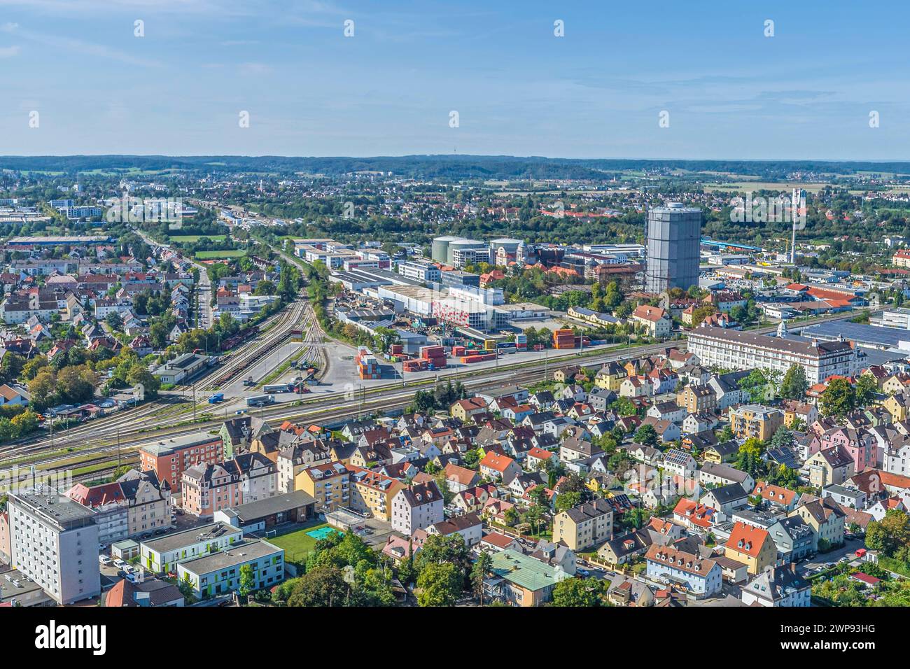 Ausblick auf Augsburg-Oberhausen an einem sonnigen Tag im Spätsommer Der Stadtteil Oberhausen der schwäbischen Welterbe-Stadt Augsbu Augsburg Oberhaus Foto Stock