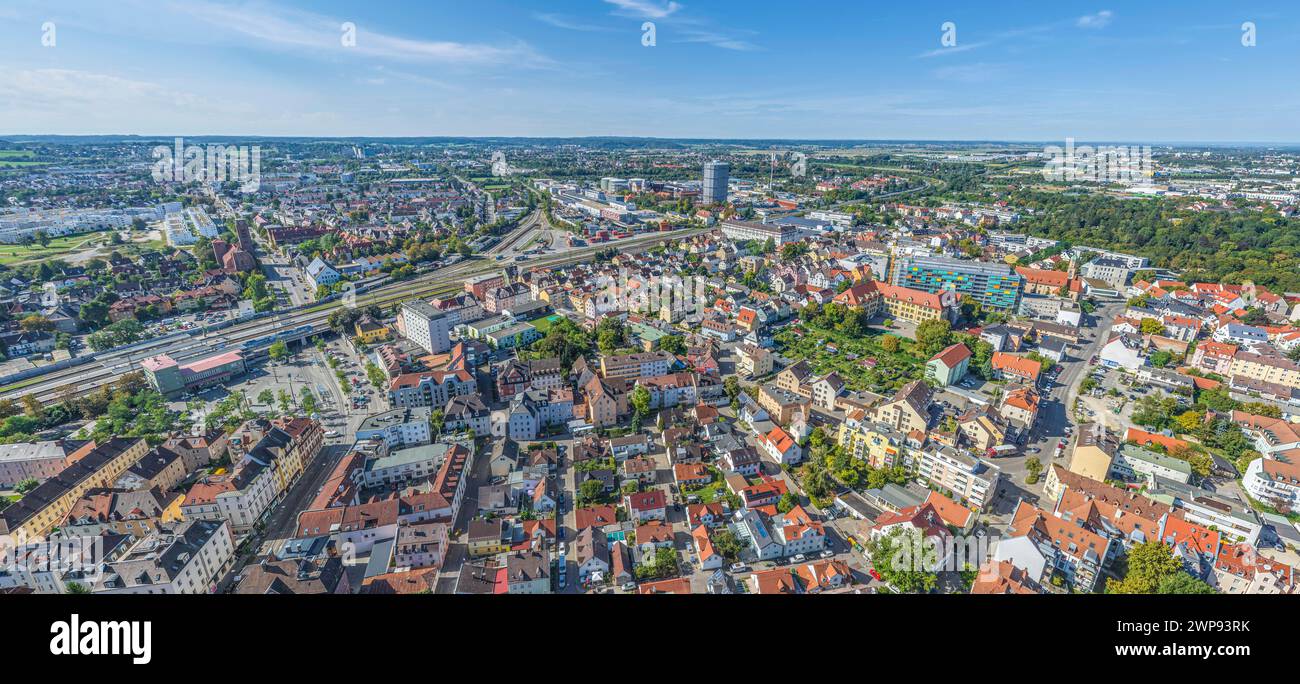 Ausblick auf Augsburg-Oberhausen an einem sonnigen Tag im Spätsommer Der Stadtteil Oberhausen der schwäbischen Welterbe-Stadt Augsbu Augsburg Oberhaus Foto Stock