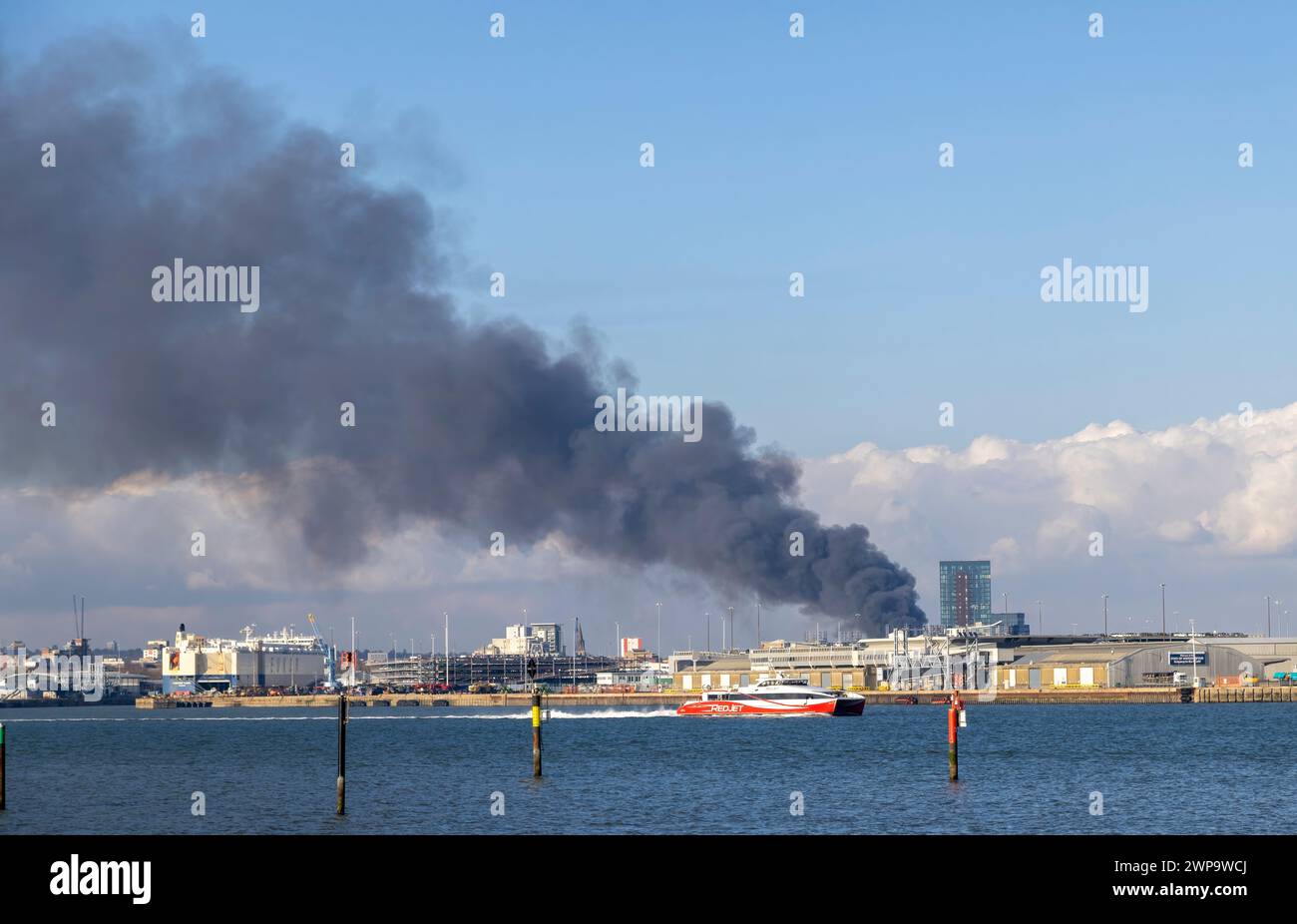 St. Marys Fire sopra Southampton Foto Stock
