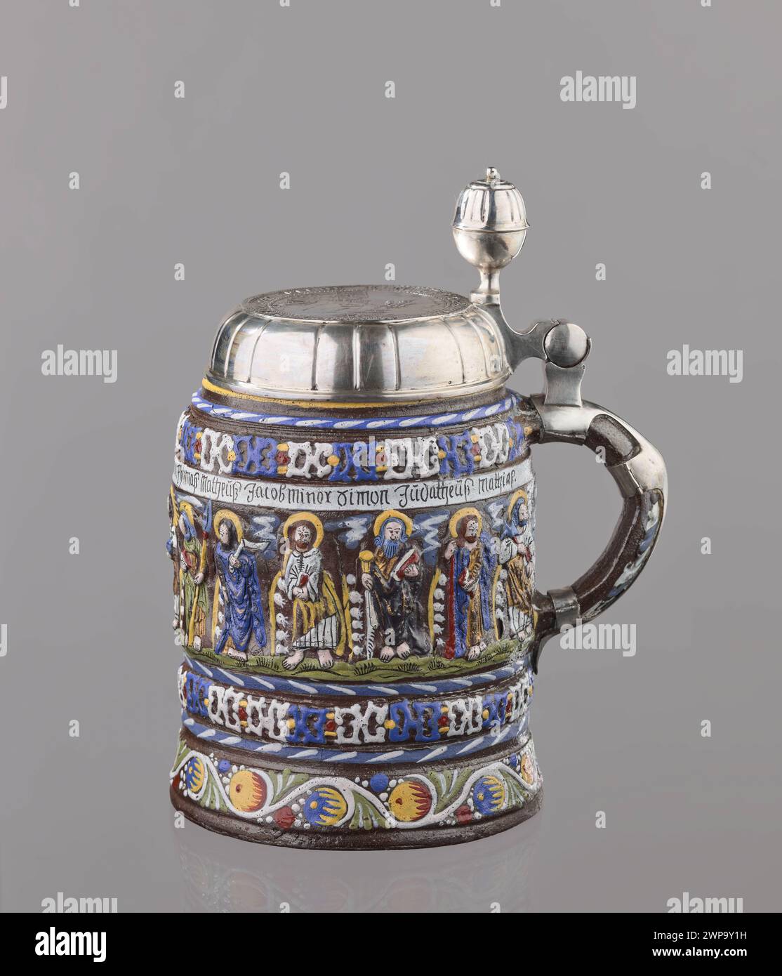 Tazza argentata prodotta dalla famiglia Kreussen dopo il 1650, parte di ceramiche decorative europee del XVII-XIX secolo. Foto Stock