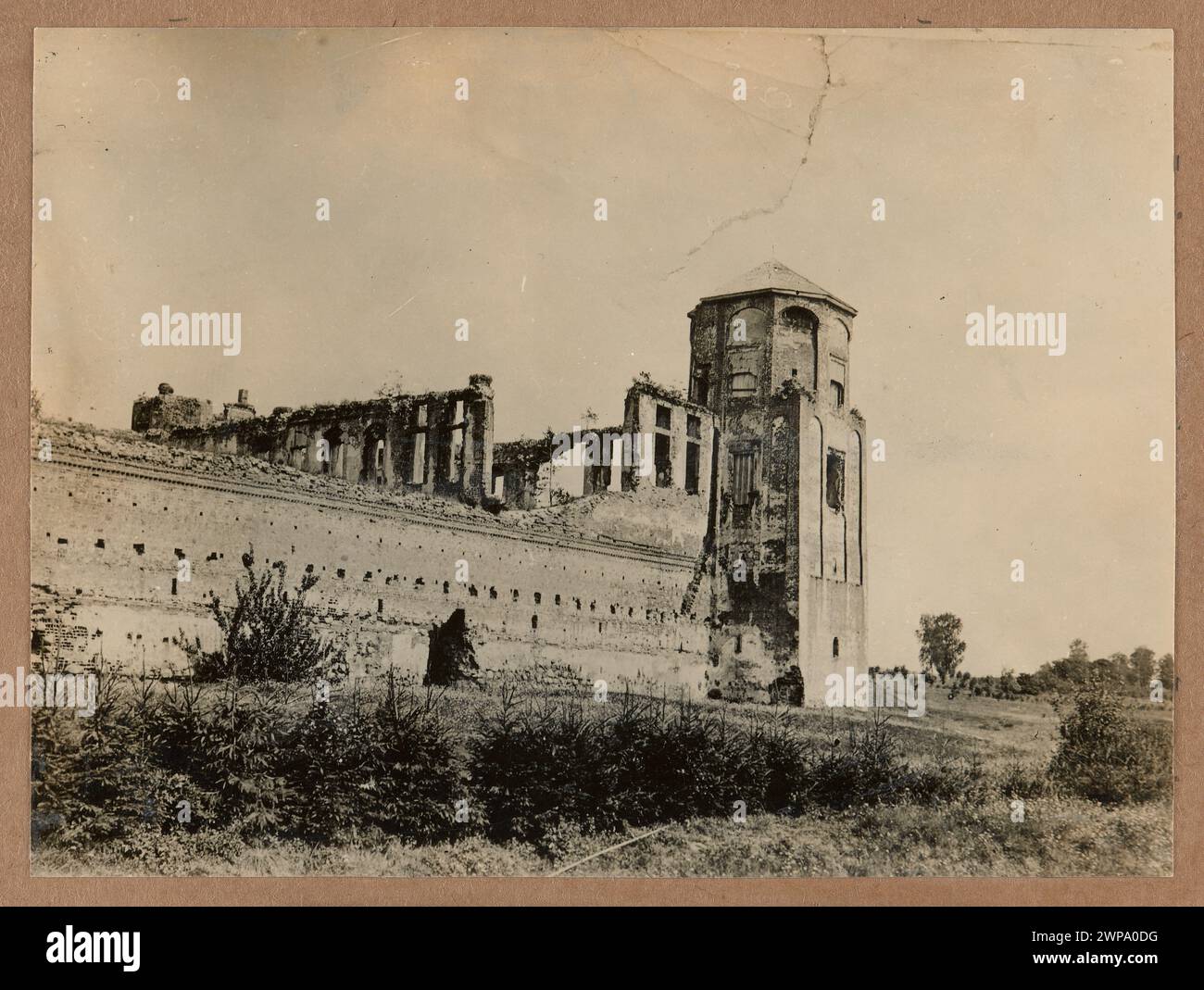 Fotografia del castello di Mir che mostra la vista da una delle torri, scattata tra il 1905 e il 1914, con stampe prodotte fino al 1919. Foto Stock