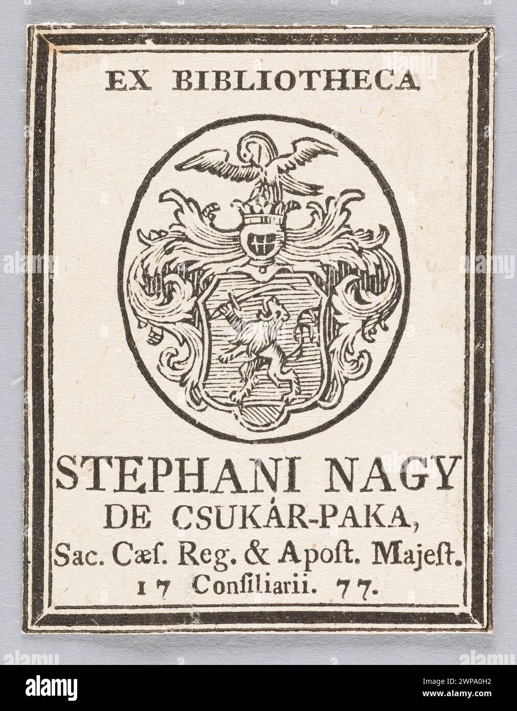 [Exlibris:] Ex Library Stephani Nagy de Csukar-Paka, SAC. CAES. Reg. & Apost. Maggiore. Confiliario. 1777; circa 1777 (1777-00-00-1800-00-00-00); Nagy de Csukar-Paka, Stefan (Flow. 1777), Nagy de Csukar-Paka, Stefan (Flow. 1777)-exlibris, Akant (ornamento), allegorie, stemmi, cartucce di armi, leoni, ornamenti, pellicani, uccelli, stemma, animali ungheresi (cultura), araldici Foto Stock