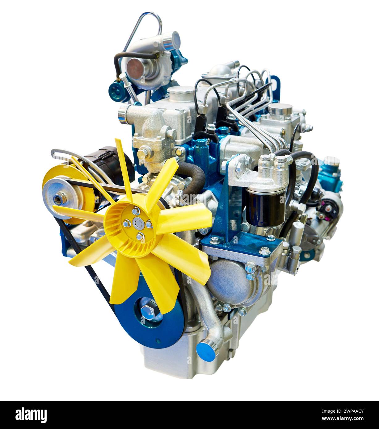 Motore diesel a quattro cilindri per trattore su sfondo bianco isolato Foto Stock