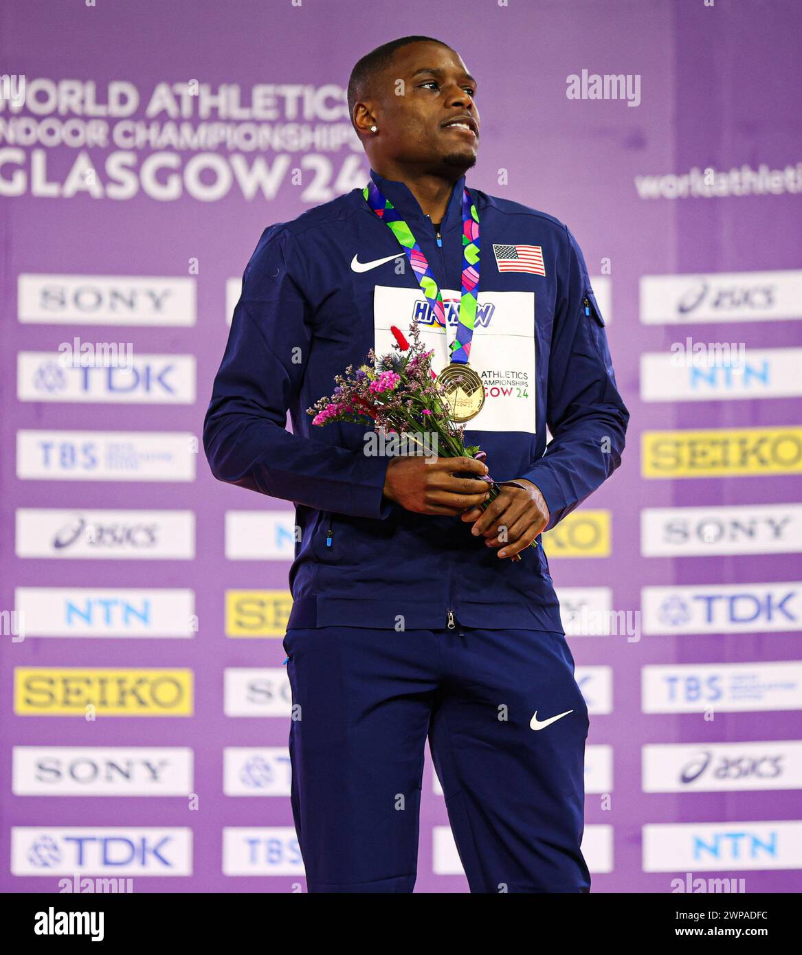 Christian COLEMAN con la sua medaglia d'oro per gli uomini 60m durante i Campionati del mondo di atletica leggera indoor 2024 - giorno 2 02/03/2024 all'Emirates Arena il 02/03/2024 Ben Booth/Alamy Foto Stock