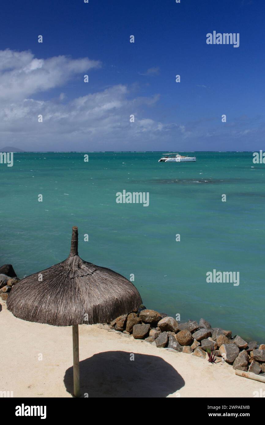 La spiaggia si affaccia sul mare a Mauritius Foto Stock