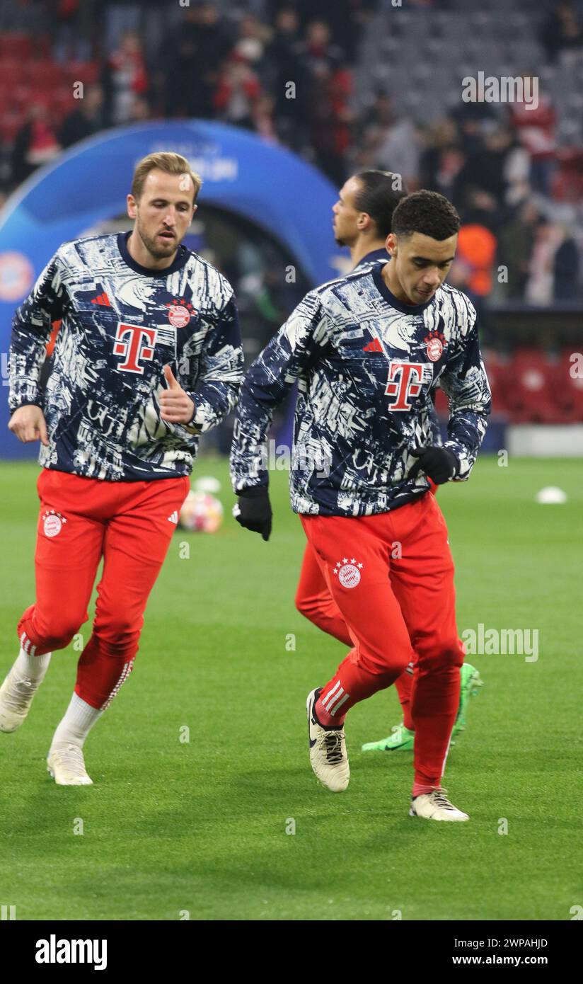 MONACO, Germania. 5 marzo 2024. 42 Jamal MUSIALA e Harry KANE durante il warm up per la partita di Champions League tra FC Bayern Muenchen e S.S. LAZIO Roma all'Allianz Arena di Monaco il 5 marzo 2024 in Germania. Fussball, 3:0, (foto e copyright @ ATP Images/Arthur THILL (THILL Arthur/ATP/SPP) credito: SPP Sport Press Photo. /Alamy Live News Foto Stock