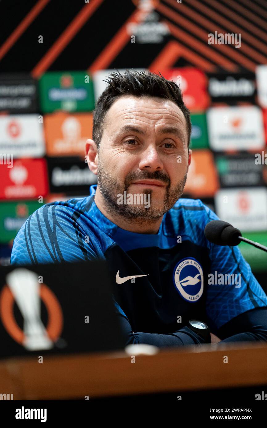 Roma, Italia. 6 marzo 2024. Roberto De Zerbi allenatore del Brighton & Hove Albion durante il round di UEFA Europa League 2023/24 del 16° turno di allenamento di andata e conferenza stampa allo Stadio Olimpico, il 6 marzo 2024, a Roma. Crediti: Giuseppe Maffia/Alamy Live News Foto Stock