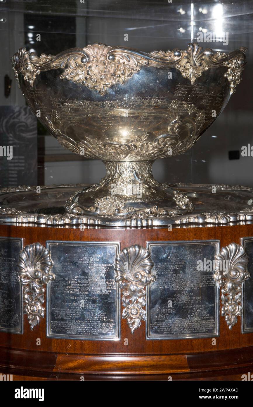 Torino, Italia. 6 marzo 2024. Il Trofeo Coppa Davis è in mostra a Torino (Italia) dopo che l'Italia lo ha vinto nell'edizione 2023 crediti: Marco Destefanis/Alamy Live News Foto Stock