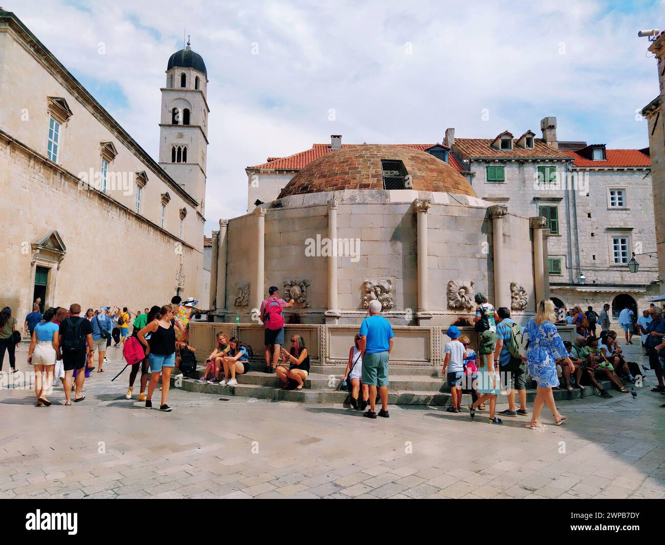 Grande Fontana di Onofrio, Velika Onofrijeva chesma, Dubrovnik, Croazia. Approvvigionamento idrico stabilito durante il periodo Quattrocento. Numerose multinazionali Foto Stock