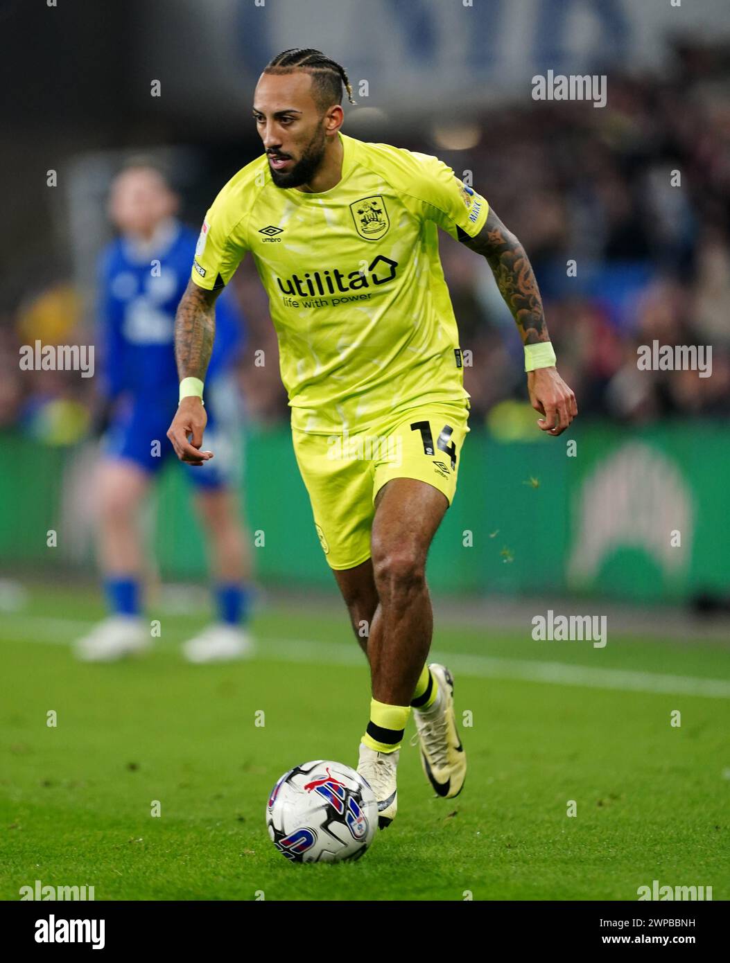 Sorba Thomas di Huddersfield Town durante la partita del campionato Sky Bet al Cardiff City Stadium, Galles. Data foto: Mercoledì 6 marzo 2024. Foto Stock