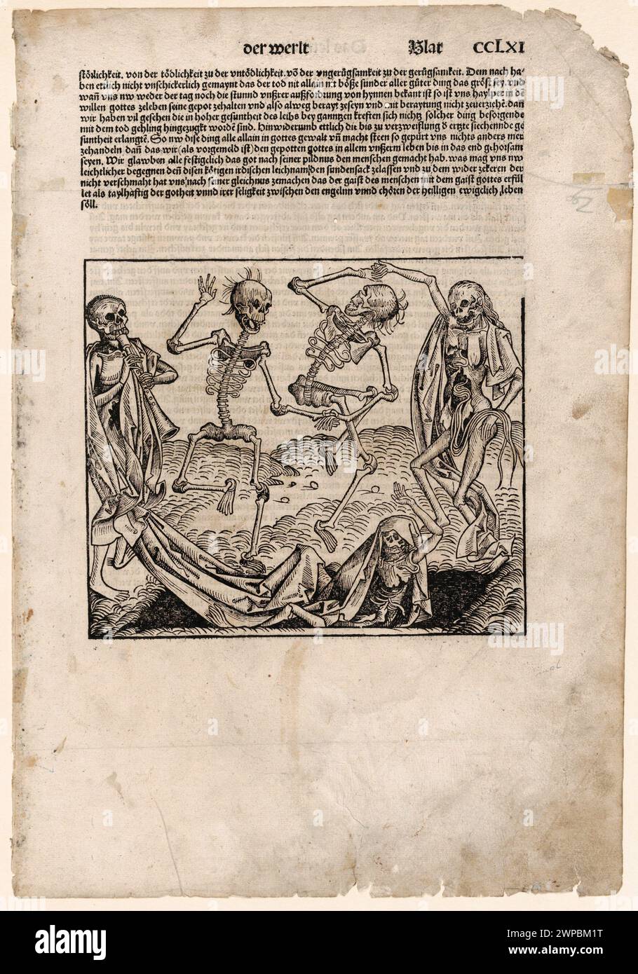 Una bella xilografia del 1493 di un Dance Macabre, o una Dance of Death. Questa illustrazione proviene dalla Cronaca di Norimberga, che è un'eniclodpedia degli eventi mondiali, della mitologia e della storia cristiana. Questo lavoro extra-ordinario è stato uno dei primi libri mai stampati e il primo a integrare con successo testo e immagini. Foto Stock