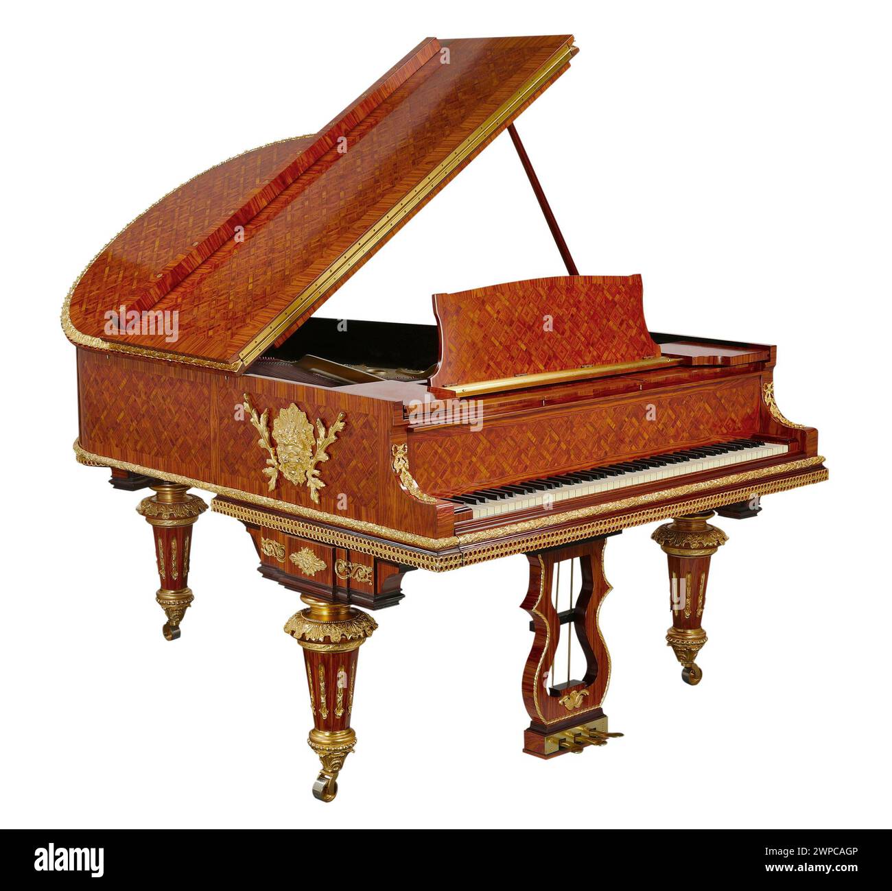 Pianoforte a coda con splendida finitura dorata antica e percorso di ritaglio. Foto Stock