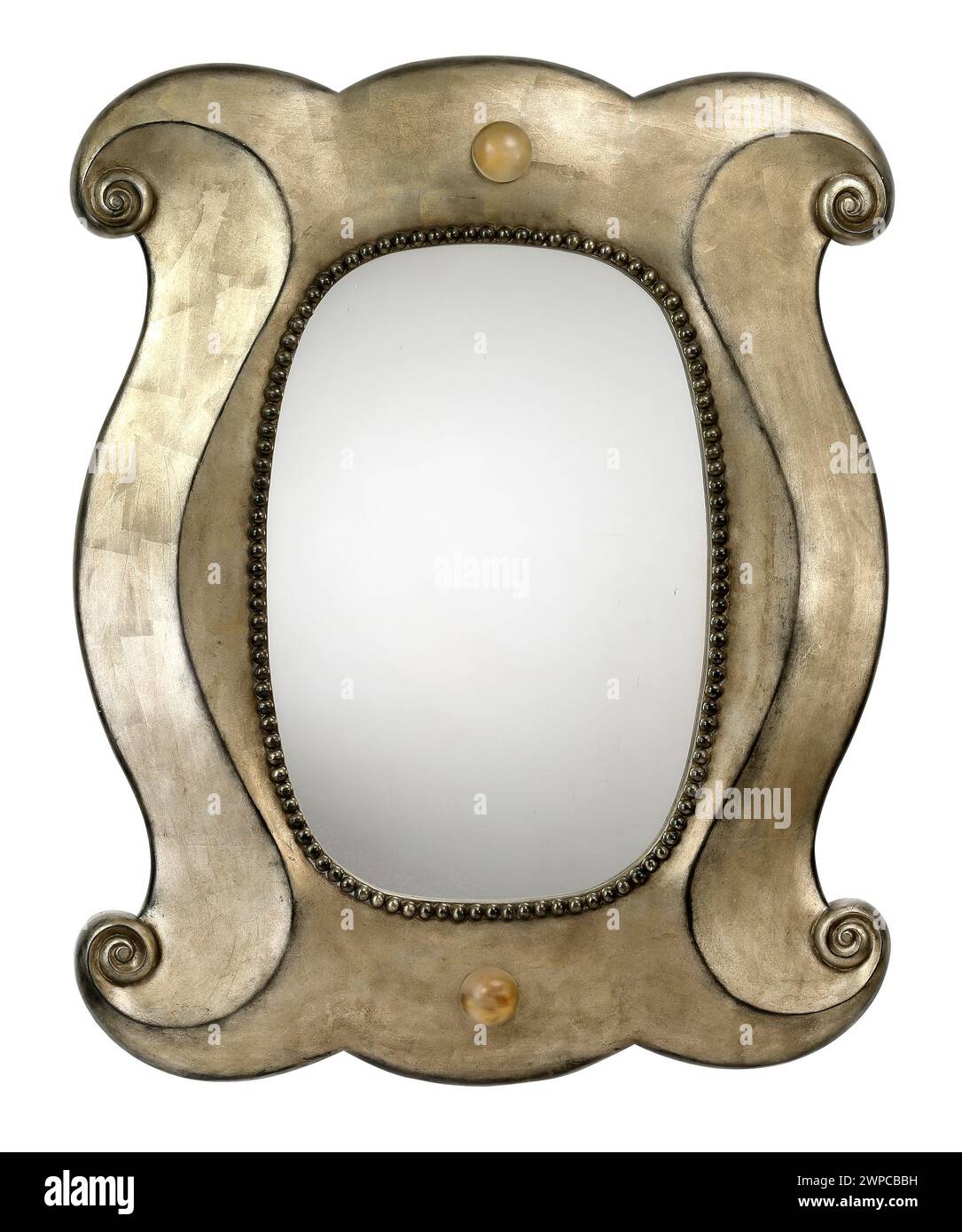 Specchio dorato sulla parete con percorso di ritaglio. Foto Stock