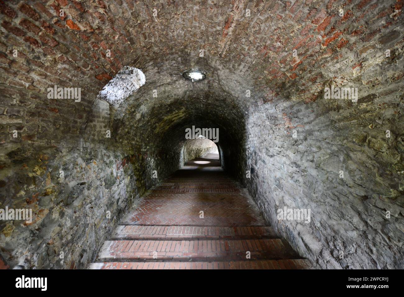 Un passaggio sotterraneo per la Fortezza Petrovaradin a Novi Sad, in Serbia. Foto Stock