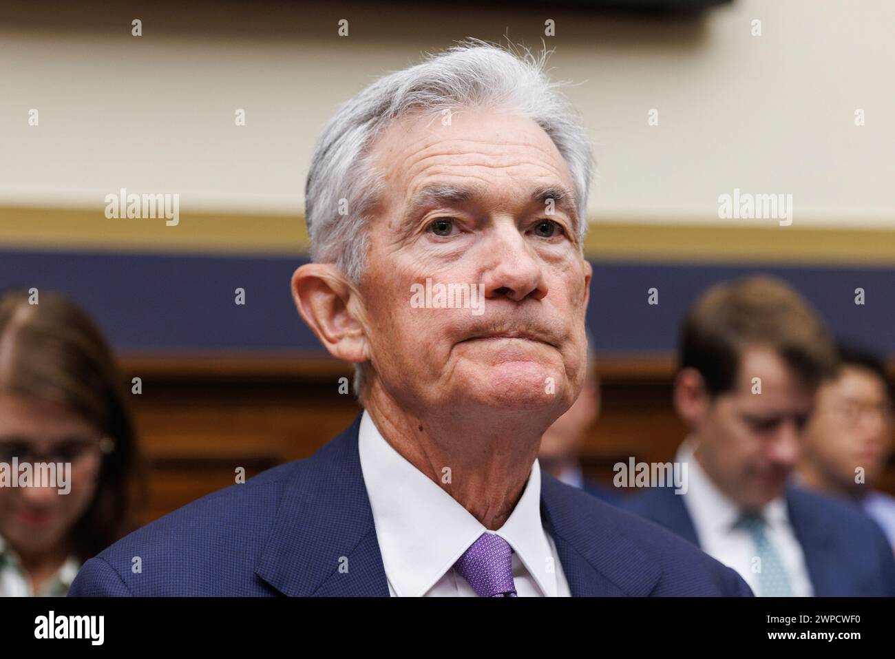 Washington, Stati Uniti. 6 marzo 2024. Il presidente della Federal Reserve statunitense Jerome Powell viene visto davanti alla House Financial Services Committee a Washington, DC, negli Stati Uniti, 6 marzo 2024. Powell mercoledì ha ribadito che la banca centrale non è pronta ad iniziare a tagliare i tassi di interesse, notando che ha bisogno di vedere un po' più di dati prima di intraprendere qualsiasi azione. Crediti: Aaron Schwartz/Xinhua/Alamy Live News Foto Stock