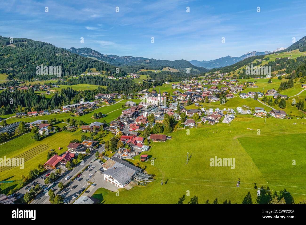 Idilliaca atmosfera autunnale vicino a Riezlern, nell'enclave Kleinwalsertal nel Vorarlberg Foto Stock
