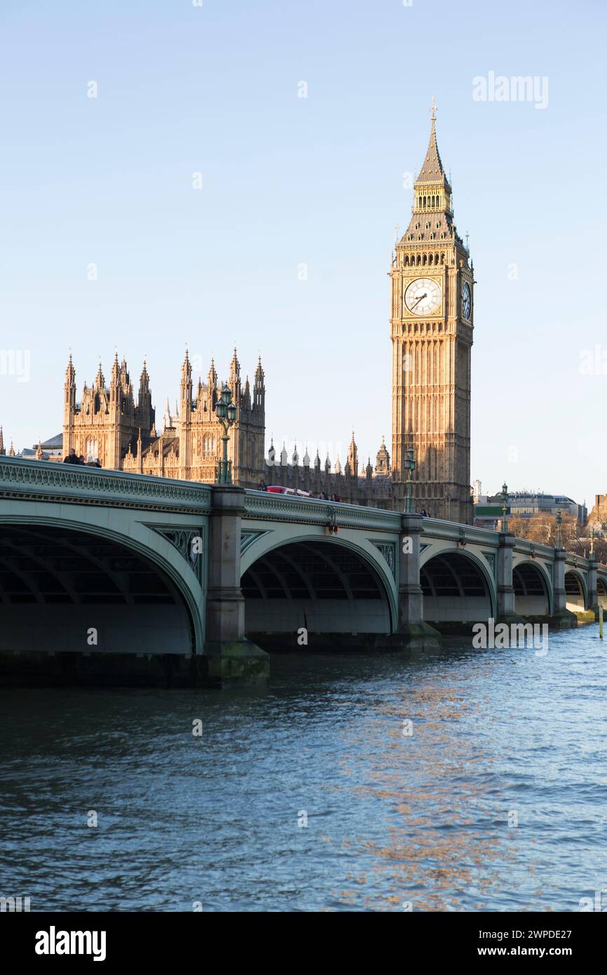 Regno Unito, Londra, il Palazzo di Westminster e il Ponte di Westminster. Foto Stock