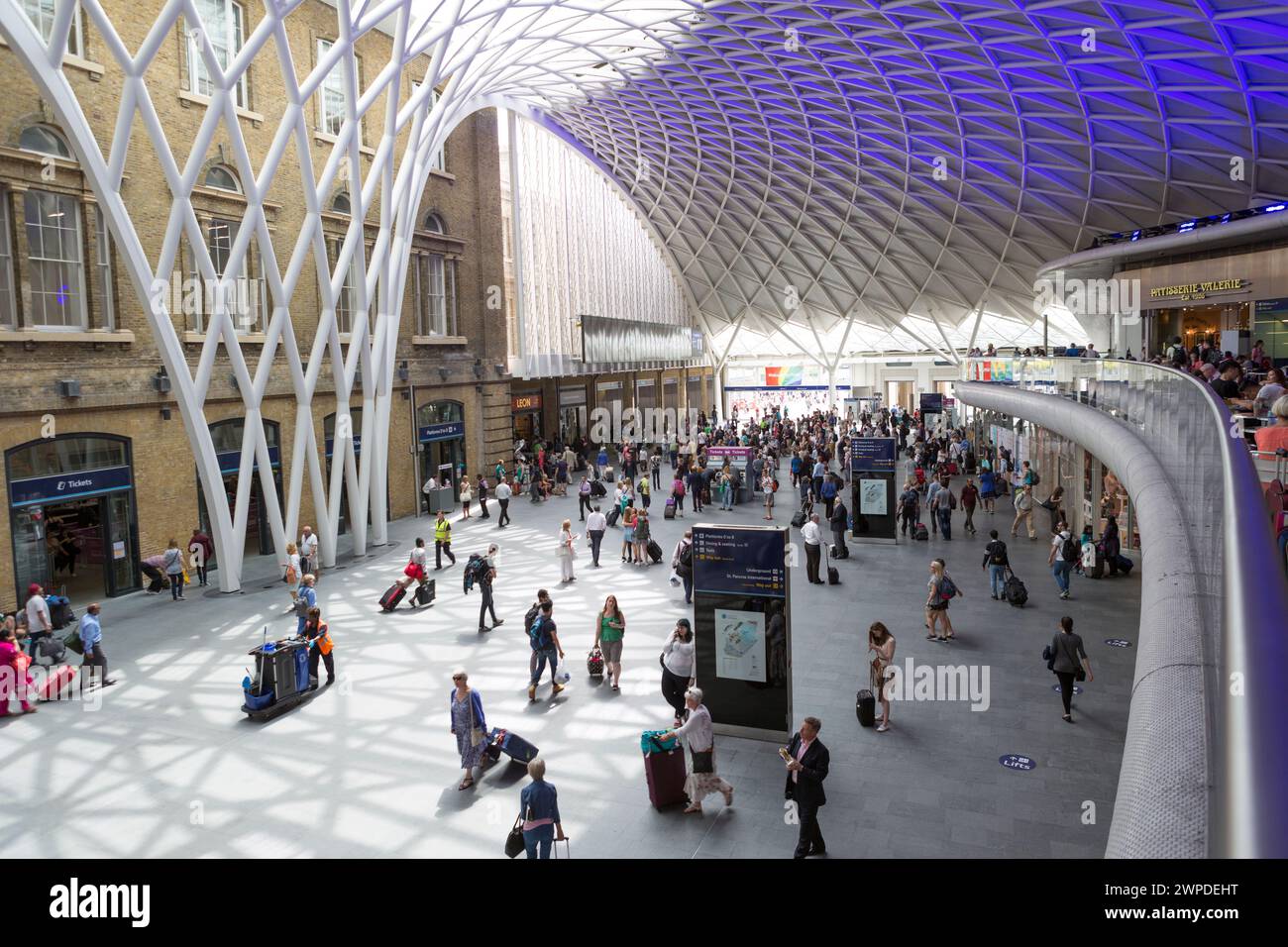 Regno Unito, Londra, sala partenze, stazione ferroviaria di Kings Cross. Foto Stock