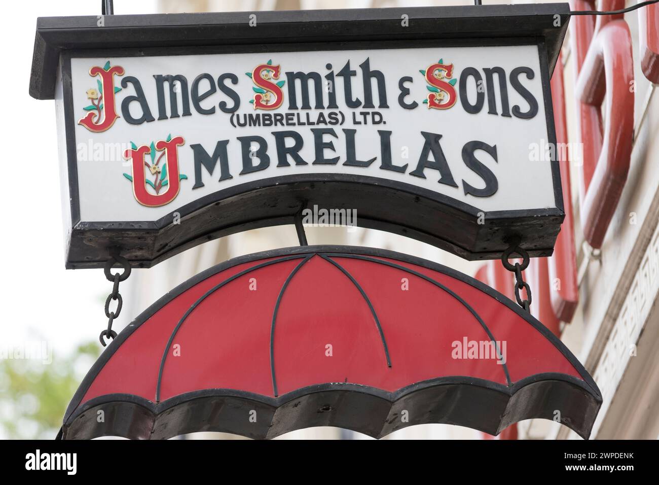 Regno Unito, Londra, negozio di ombrelli, forse l'unico al mondo. Foto Stock