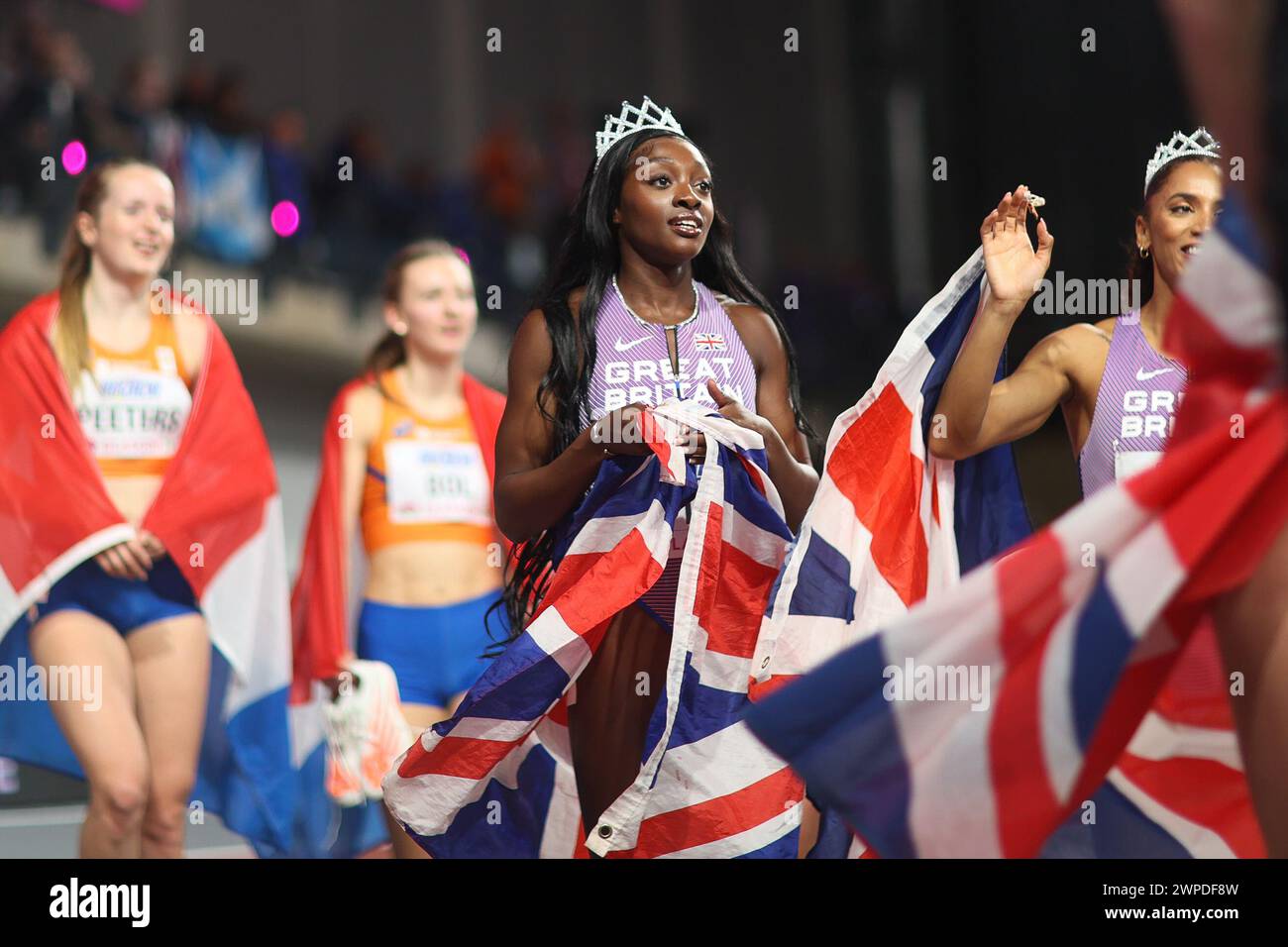 Ama Pipi (GBR, staffetta 4x400 metri) dopo aver vinto un bronzo nella staffetta 4x400 m durante i Campionati mondiali di atletica leggera 2024 all'Emirates Arena di Glasgow (foto: Pat Isaacs | mi News) Foto Stock